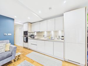 KITCHEN- click for photo gallery